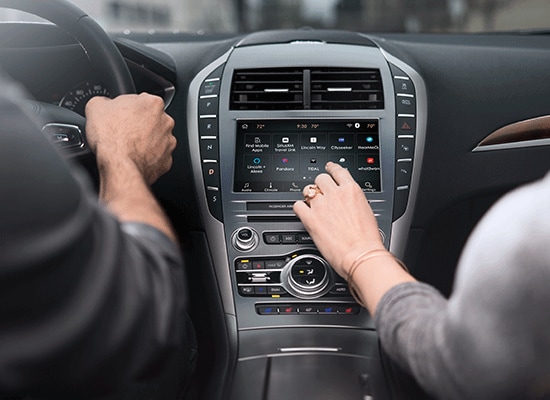 Lincoln Corsair Lincoln Way™ App Lincoln Corsair Lincoln Way™ App