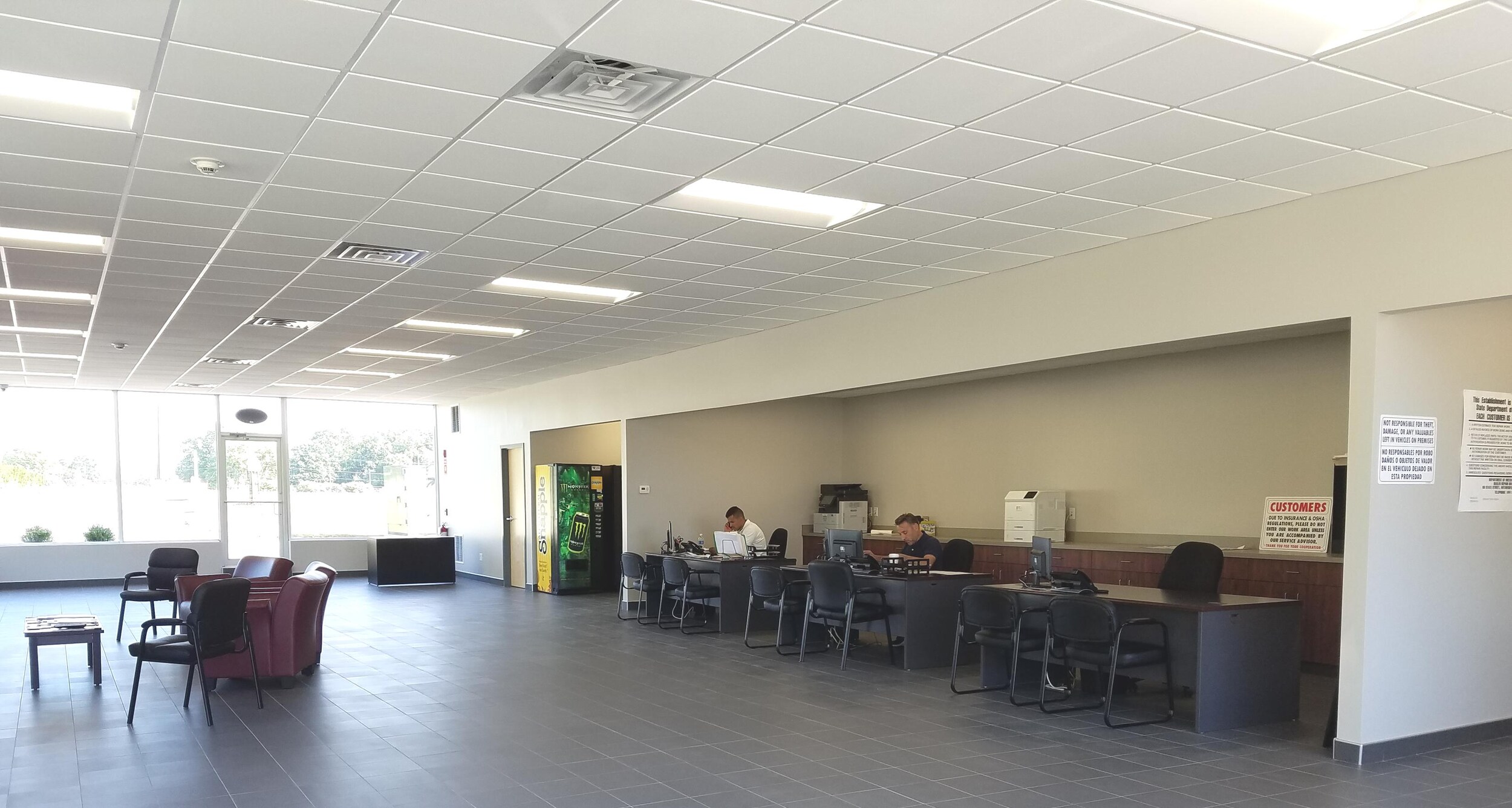 Danbury-Auto-Collision-Center_check-in-area.jpg