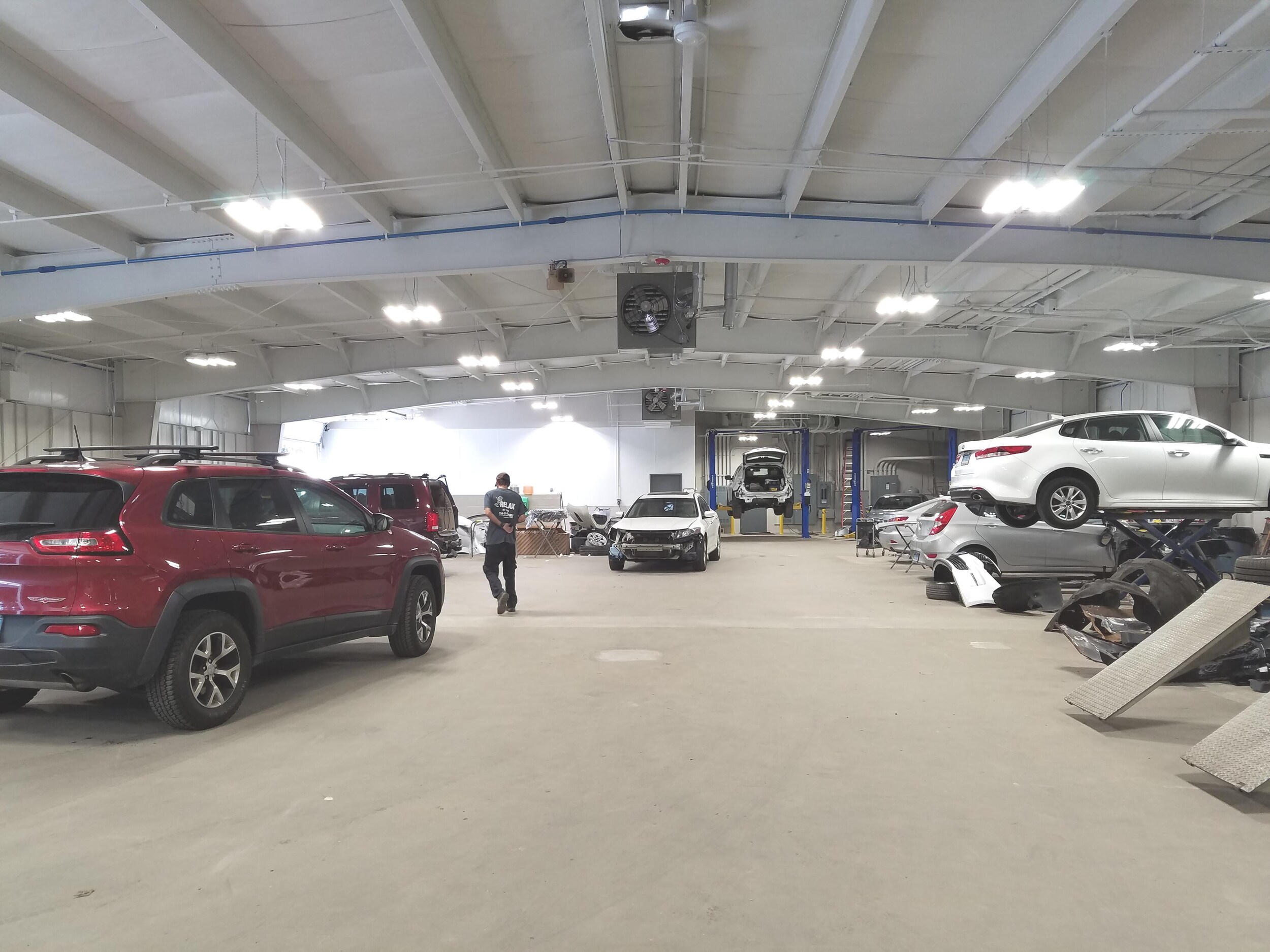 Danbury-Auto-Collision-Center_body-shop-garage-1.jpg