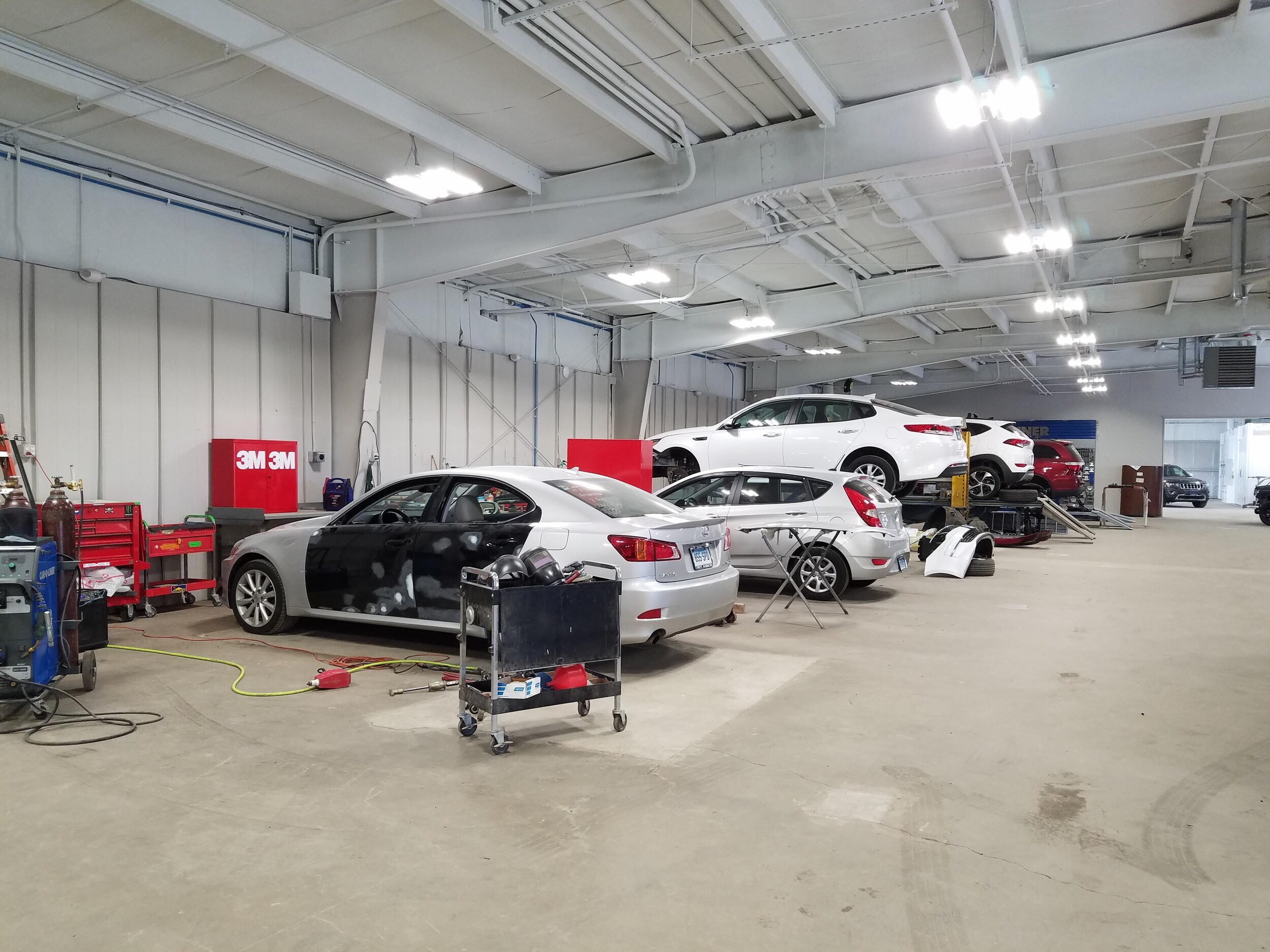 Danbury-Auto-Collision-Center_body-shop-garage-2.jpg