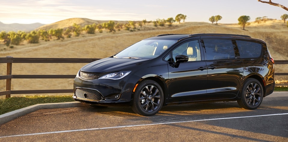 2019-Chrysler-Pacifica-Limited-Van-Danbury-Conn.jpg