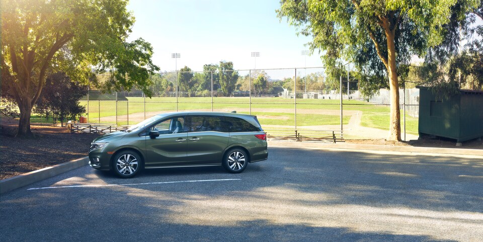 2019-Honda-Odyssey-Elite-Van-L02.png