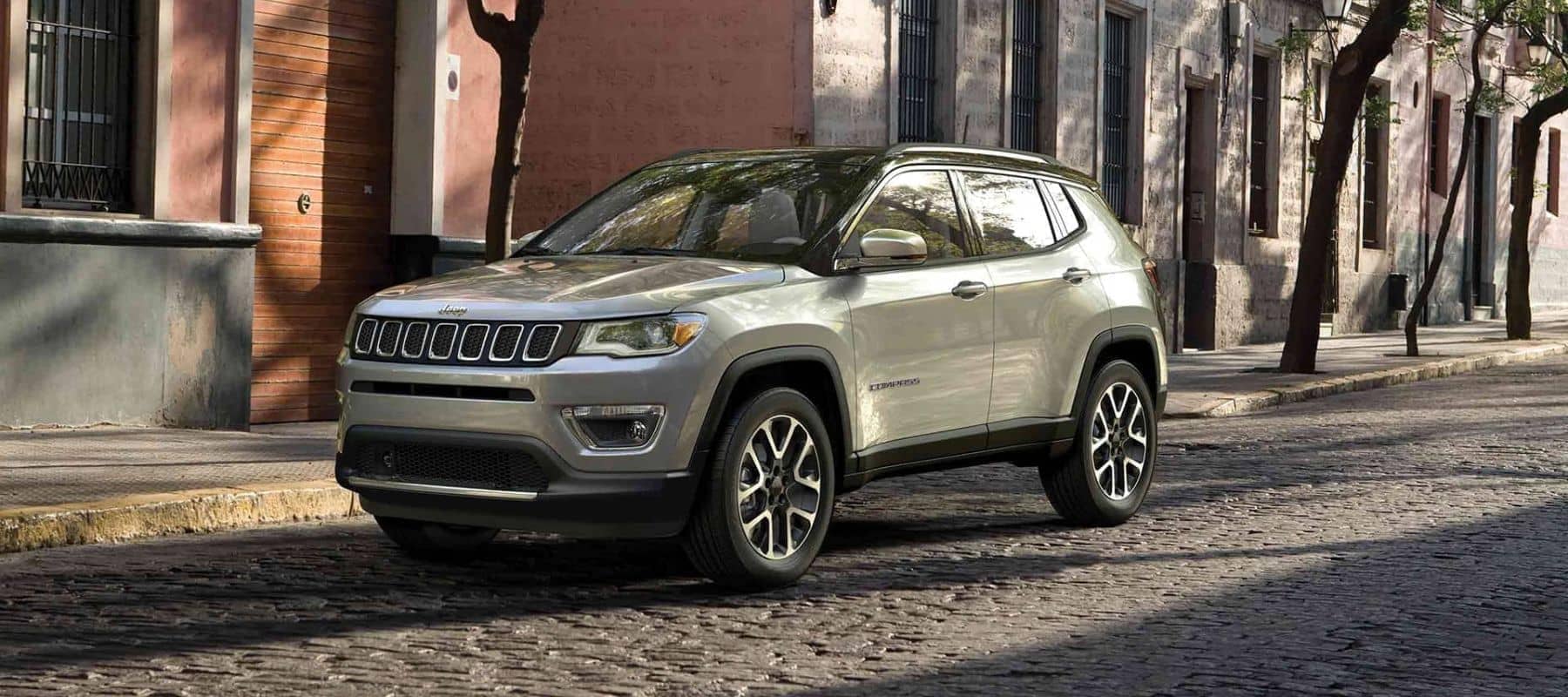 2019-Jeep-Compass-Gallery-Exterior-Laltitude-Grey-Front-City.jpg