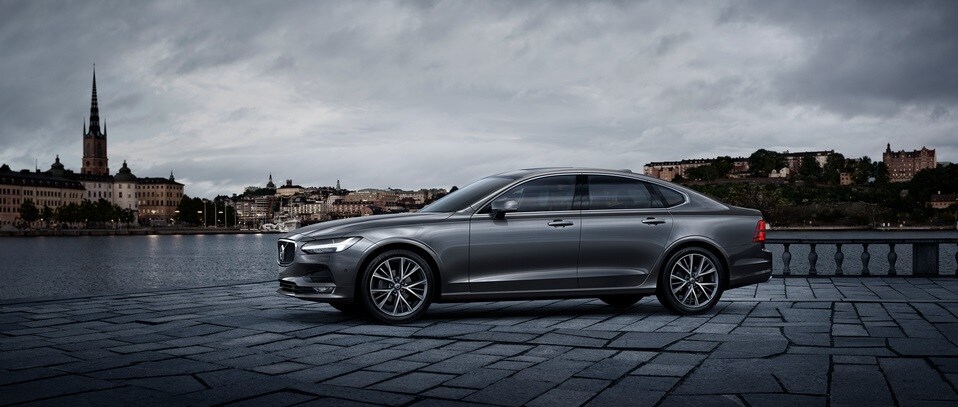 2018 Volvo S90 Momentum T5