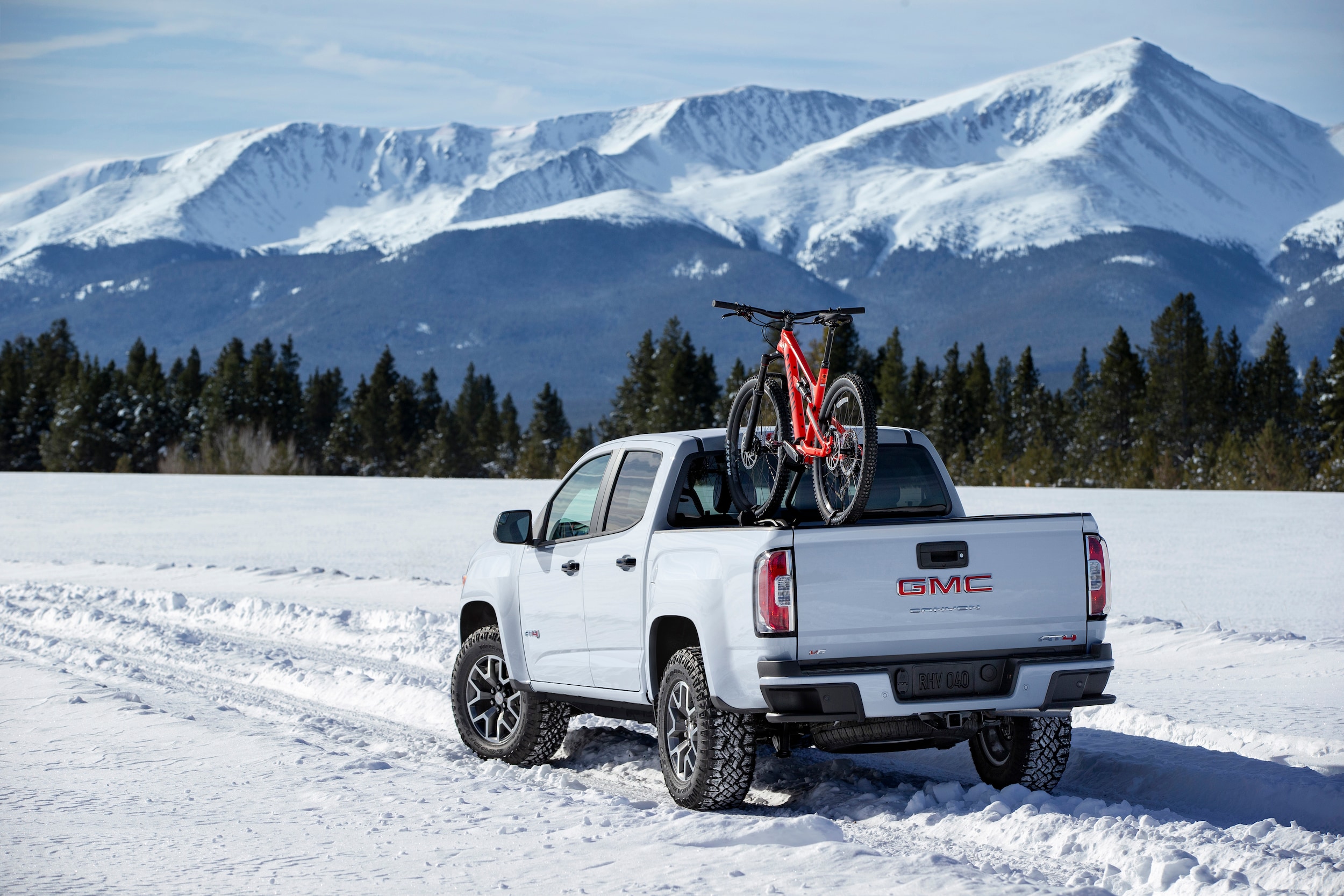 2021-GMC-Canyon-AT4-014.jpg