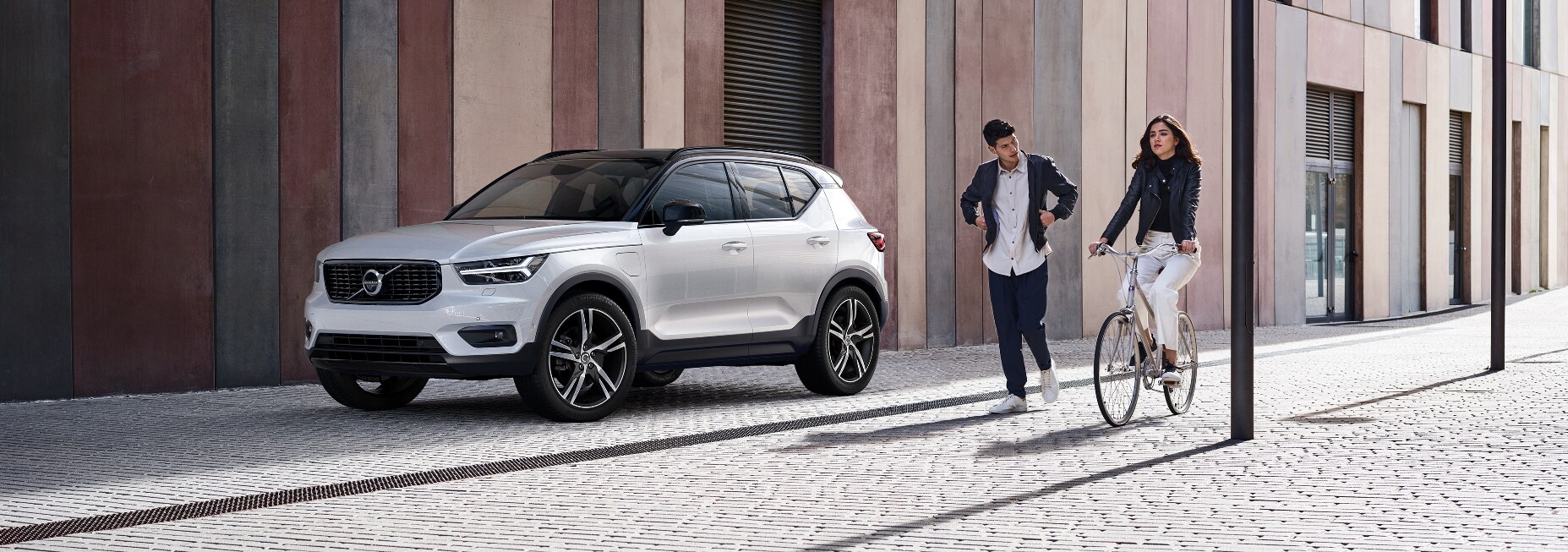 2021-Volvo-XC40-banner.png