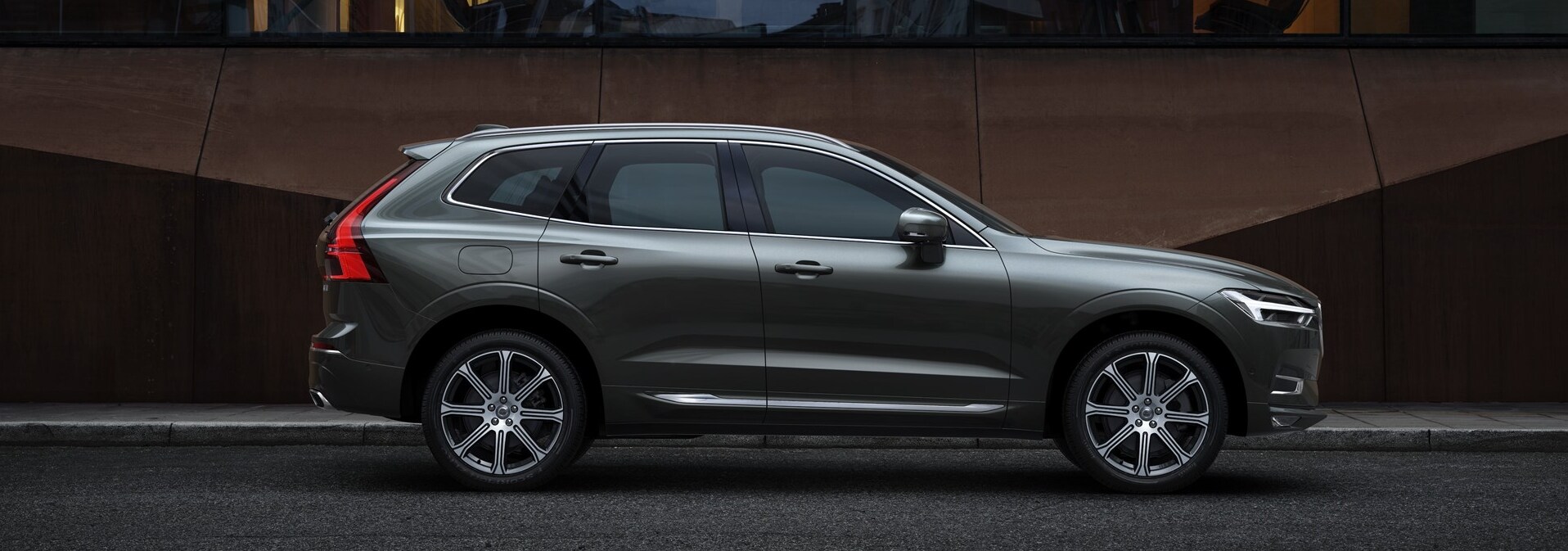 2021-Volvo-XC60-banner.png