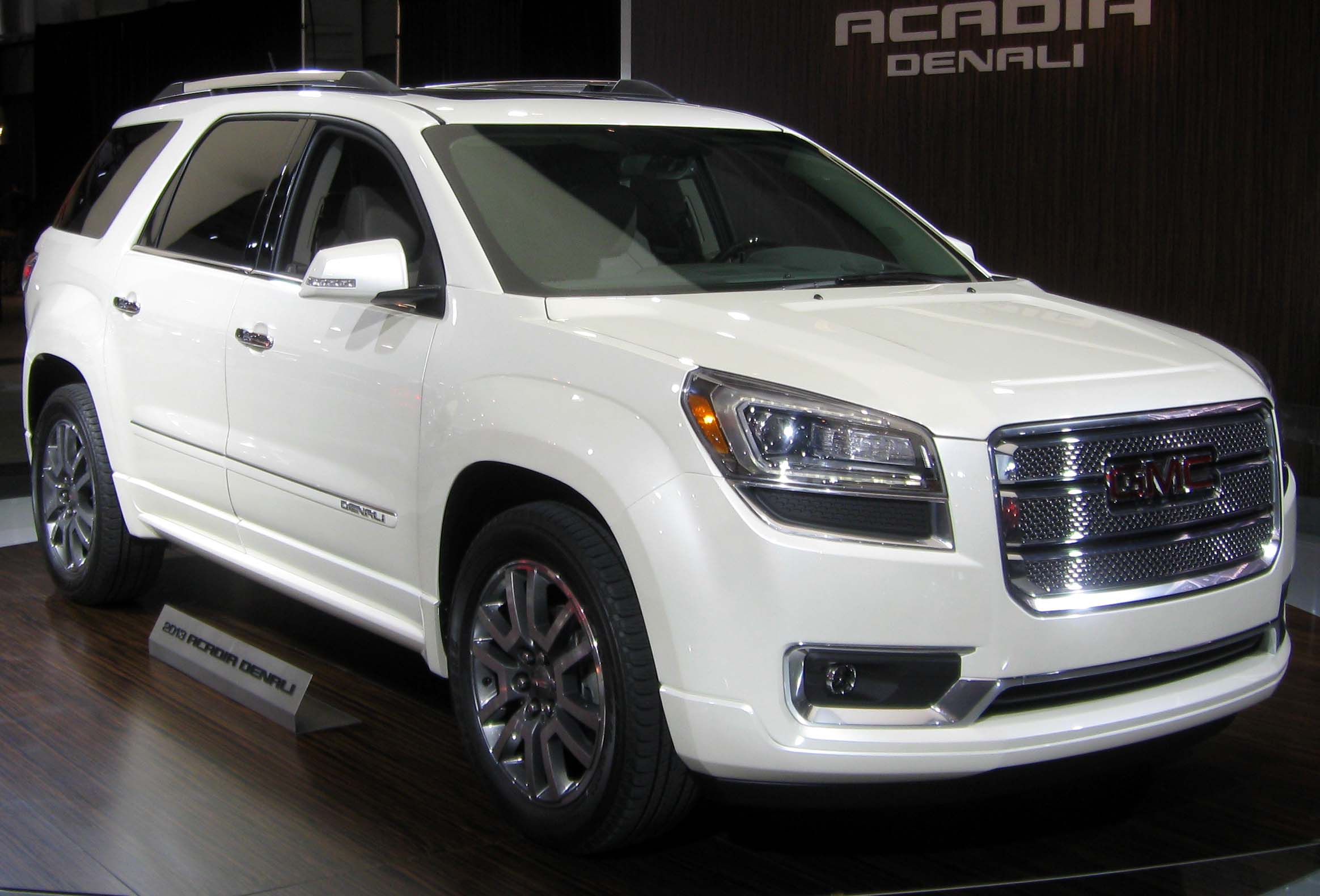 2013_GMC_Acadia_Denali_--_2012_NYIAS.JPG