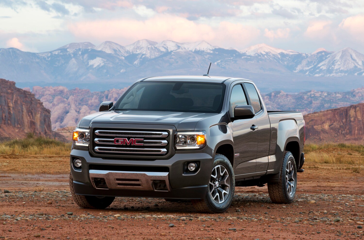 2015-gmc-canyon-02.jpg