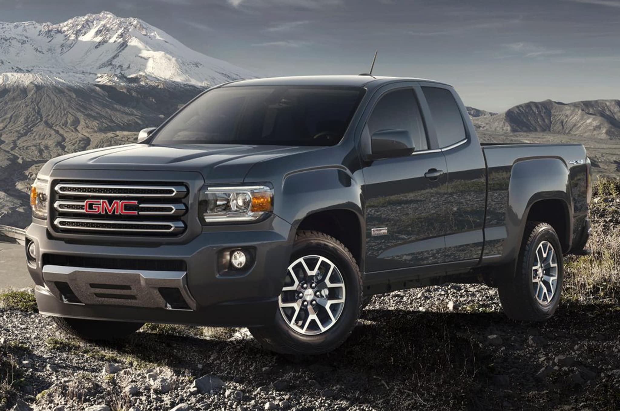 2015-GMC-Canyon-front-three-quarters-view-01.jpg