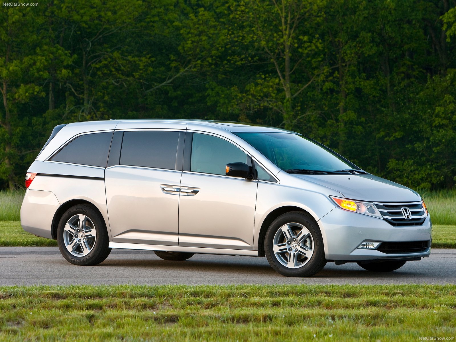 Honda-Odyssey_2012_.jpg