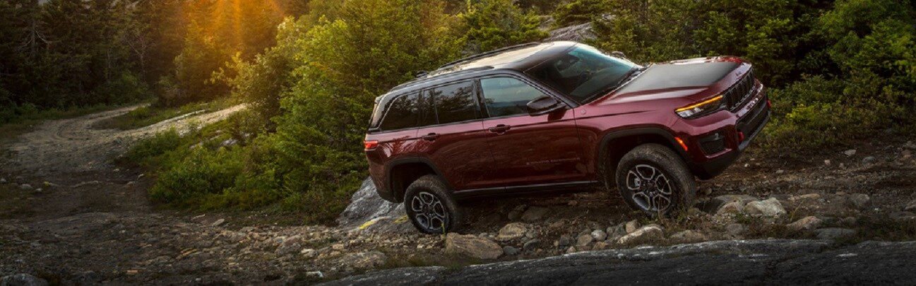 2022-Jeep-GrandCherokeeWL-Trailhawk-SUV-L01-resize.jpg