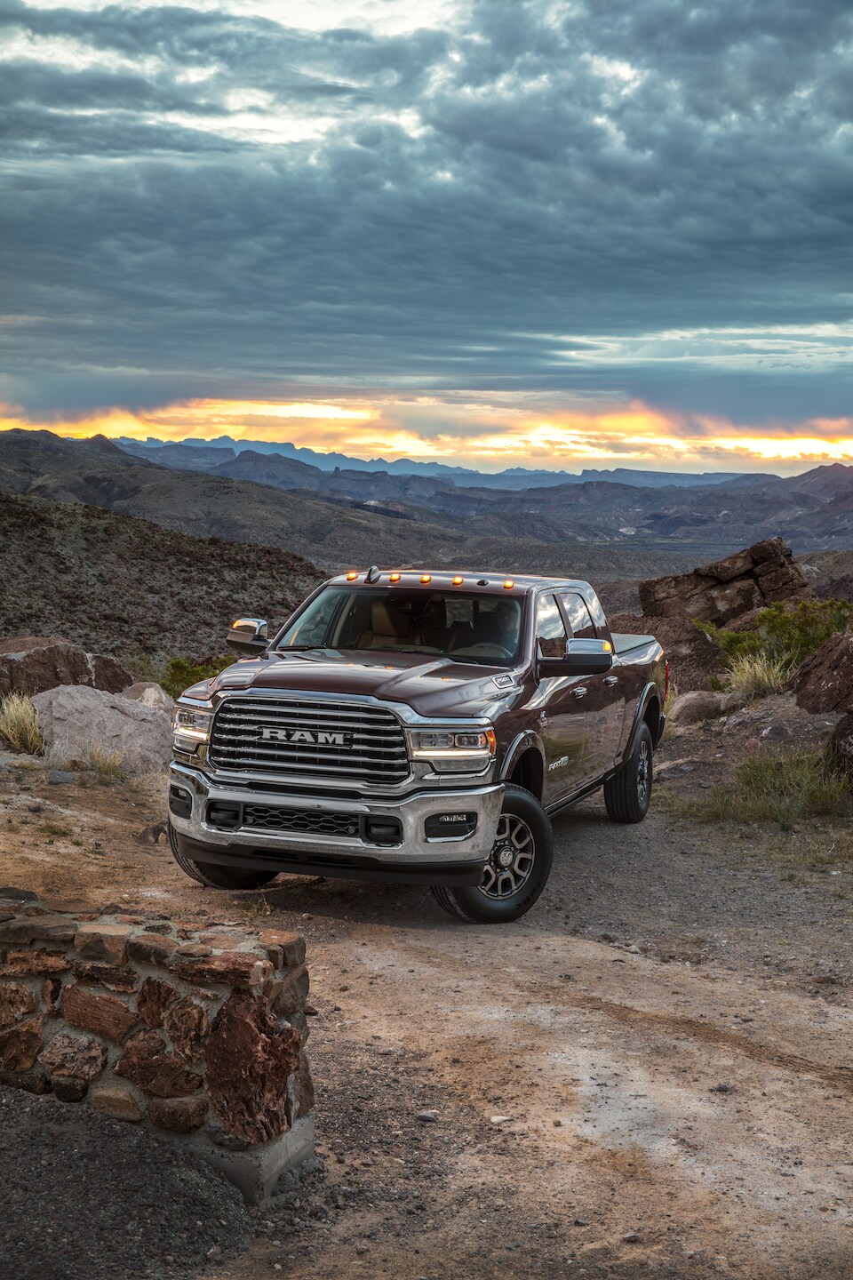 2020-RAM-2500-LaramieLonghorn-MegaCab-Truck-L07.jpeg