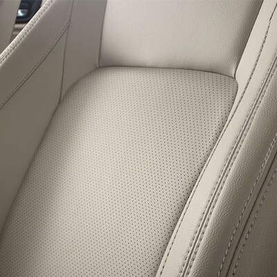 Honda Clarity Plug-In Hybrid Front Seats Honda Clarity Plug-In Hybrid Leather Interior