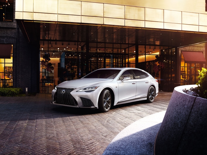 2023-Lexus-LS-Base-Sedan-L04.png white Lexus LS sedan parked in front of a restaurant