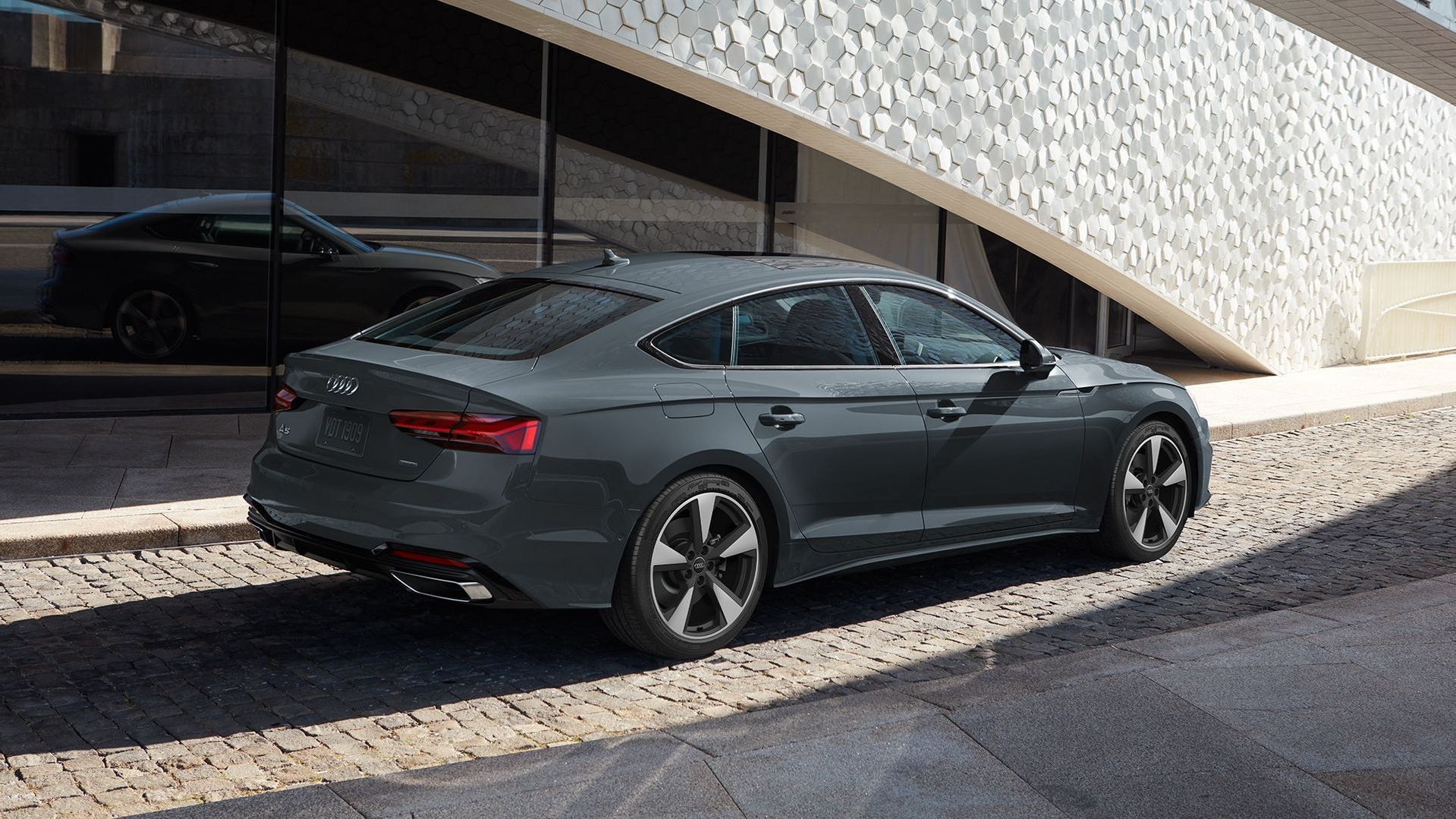 2020-Audi-A5-sportback-213-gallery1-exterior_1920x1080.jpg