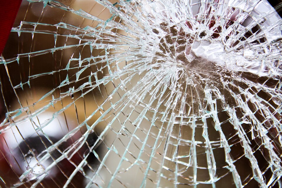 WindshieldCrack-CollisionCenter.png