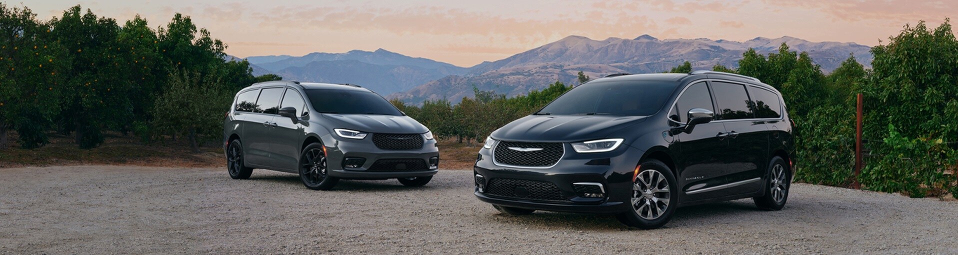 2023 Chrysler Pacifica.jpg