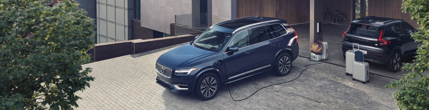 2023 Volvo XC90 Charging.jpg