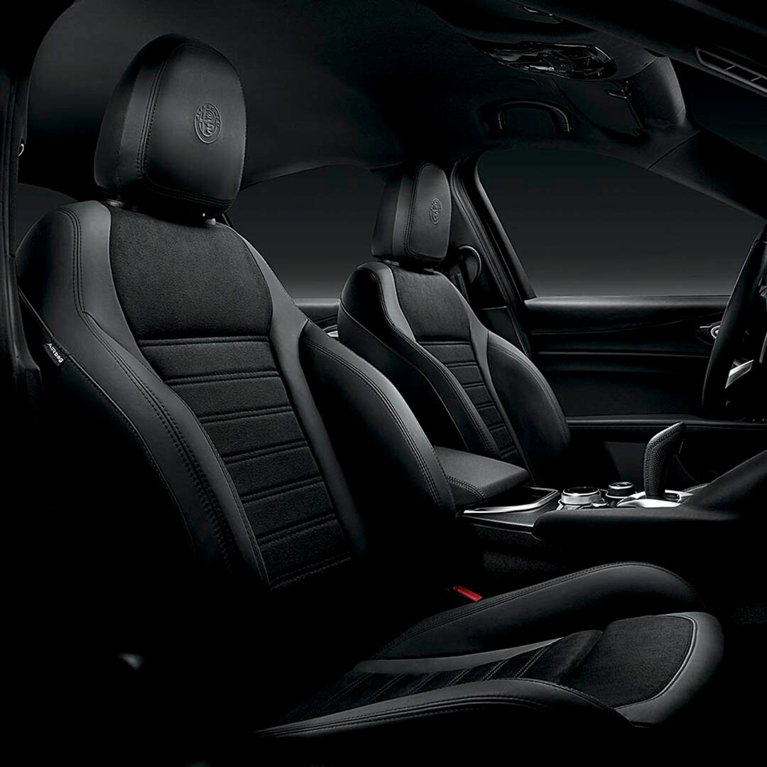 Vue partielle de l'habitacle de l'Alfa Romeo Giulia 2021