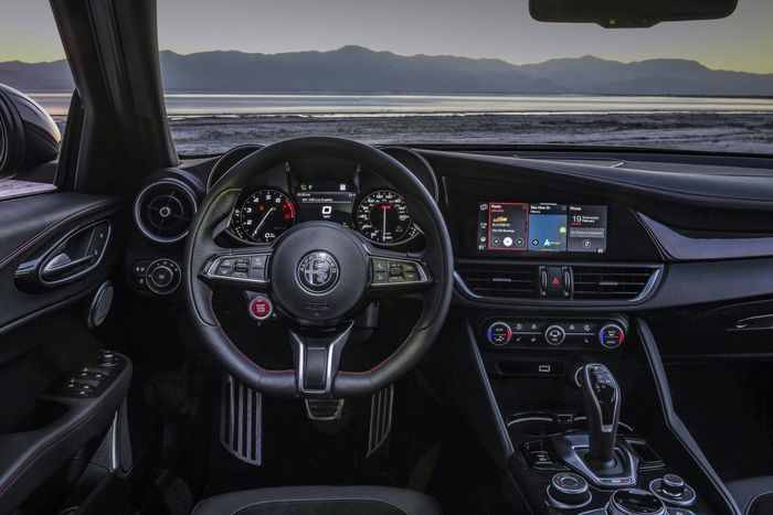 vue habitacle Alfa Romeo Stelvio 2022