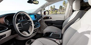 Chrysler Pacifica 2017 Interior.jpg
