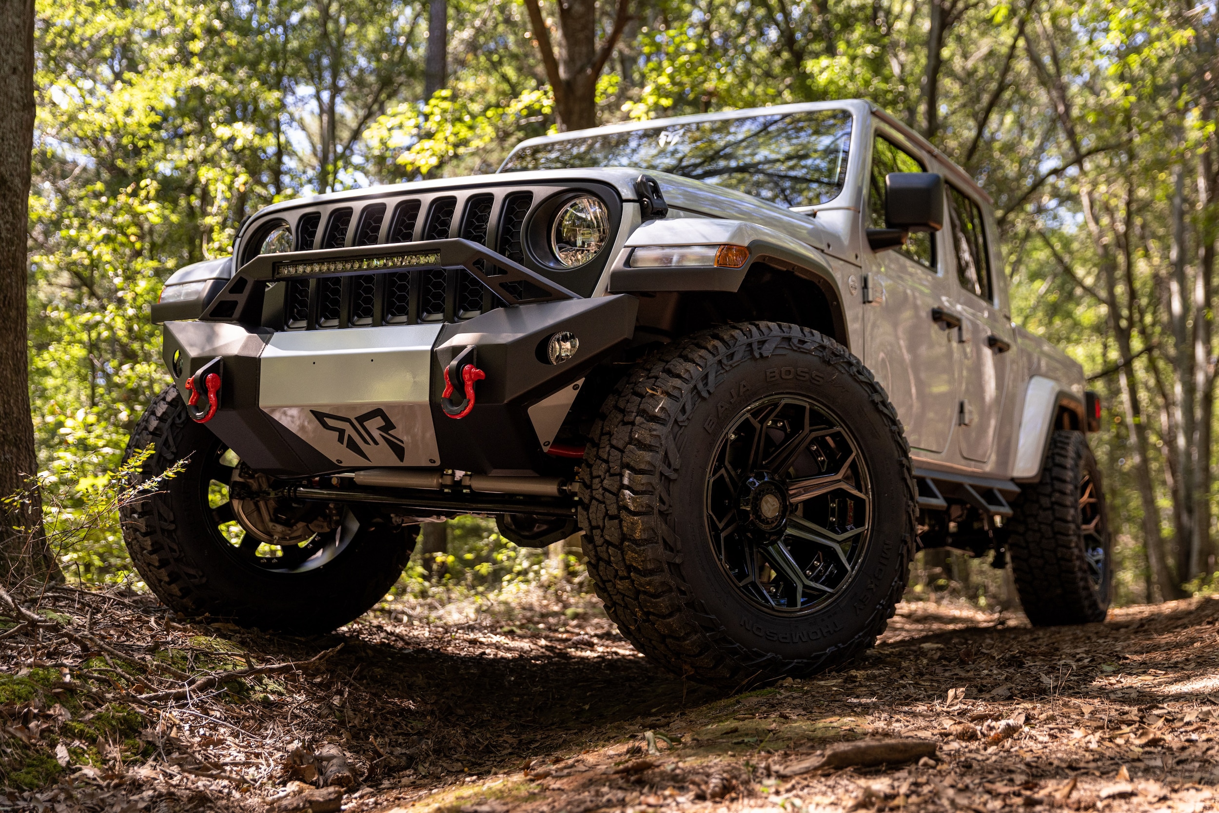 Jeep%20Gladiator%20-%20Silver%20Zenith%20-%20Rocky%20Ridge-8.jpg