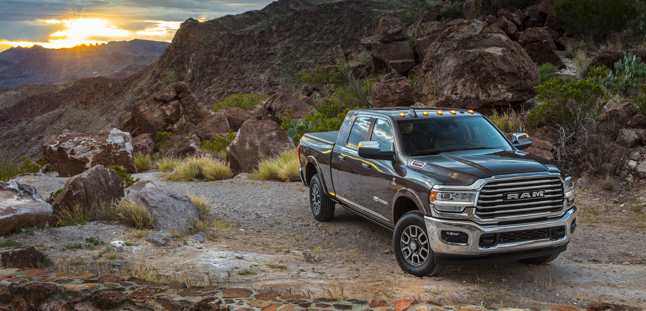 2020-RAM-2500-LaramieLonghorn-MegaCab-Truck-L08.jpeg