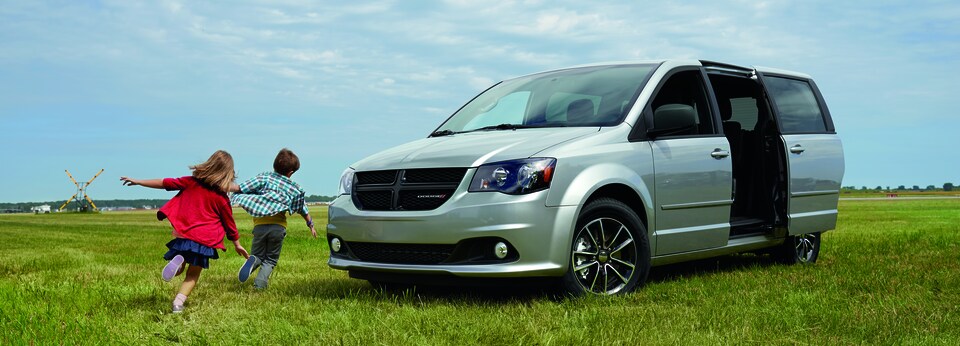 2017-Dodge-Grand-Caravan-SXT-PLUS-Van-L03.png