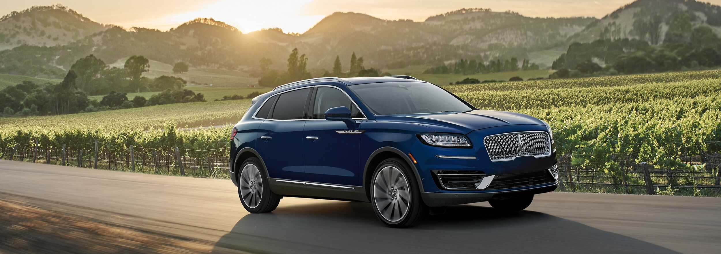 2019-Lincoln-Nautilus-BlackLabel-SUV-L04 (2).jpeg