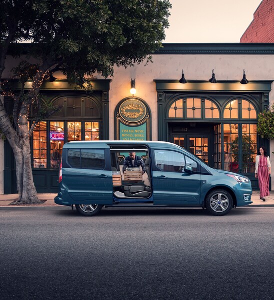 2019-Ford-TransitConnect-Titanium-Van-L01.png