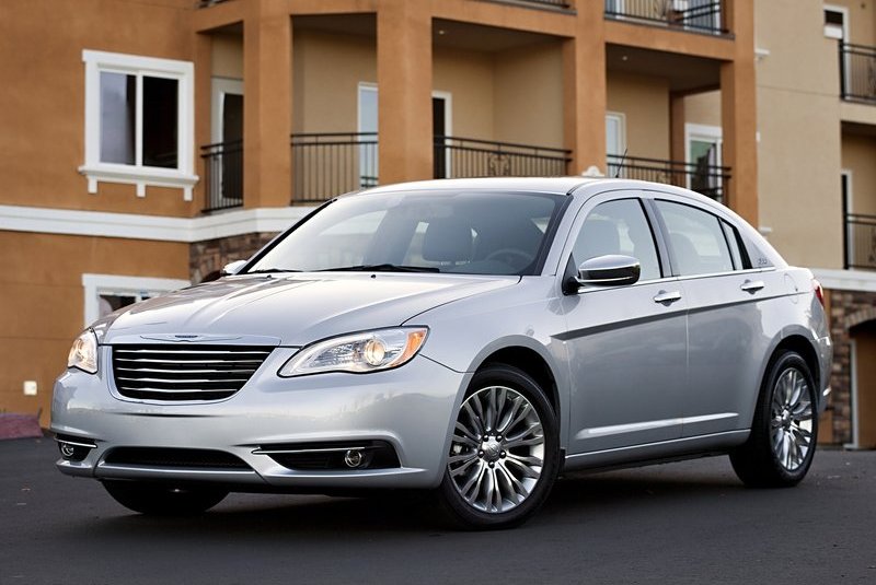2011 Chrysler 200.jpg