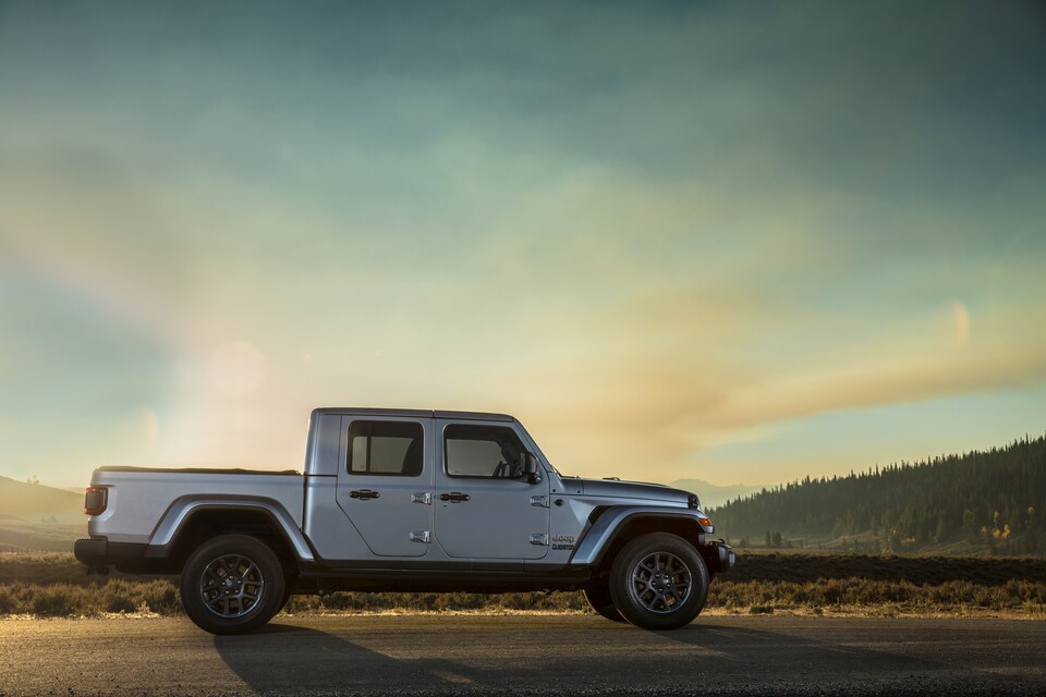 2022-Jeep-Gladiator-Overland-Truck-L02.jpeg