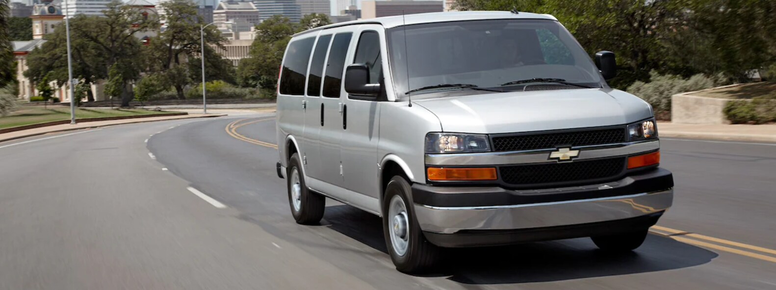 Dueck Auto Group Vancouver Chevrolet 2022 Express Passenger Van - 2.PNG