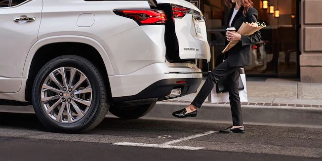 Dueck Auto Group Vancouver BC 2023 Chevrolet Traverse - 8.JPG