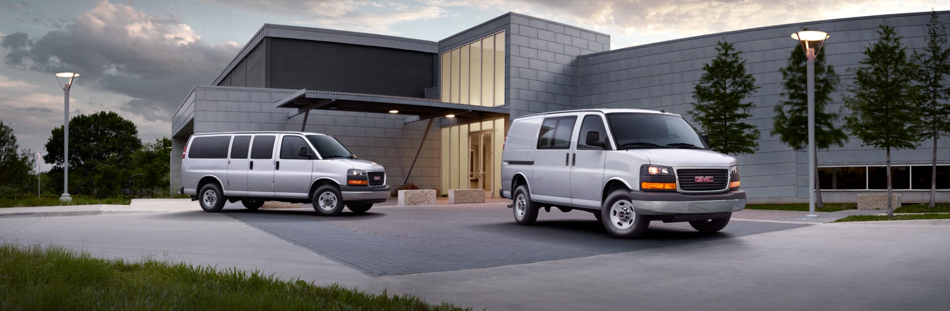 Dueck Auto Group Vancouver BC GMC 2022 Savana Passenger Van - 1.PNG