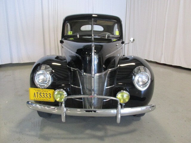 Ford Deluxe 3