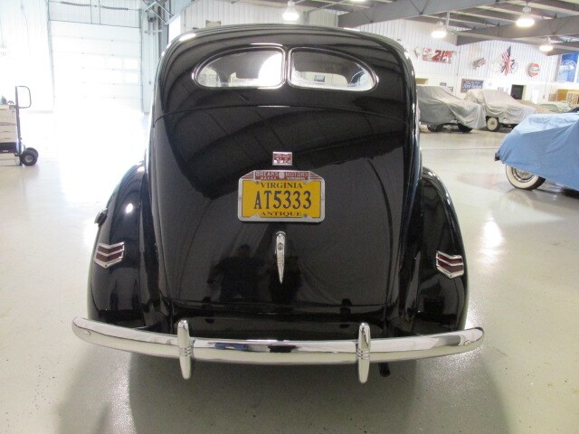 Ford Deluxe 8