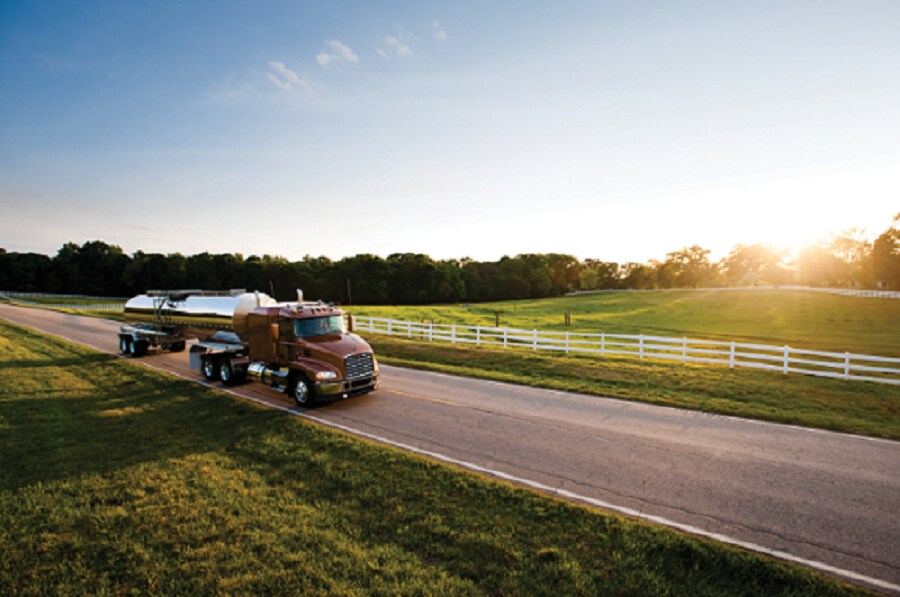 pinnacle axle back sleeper tanker in countryside.png