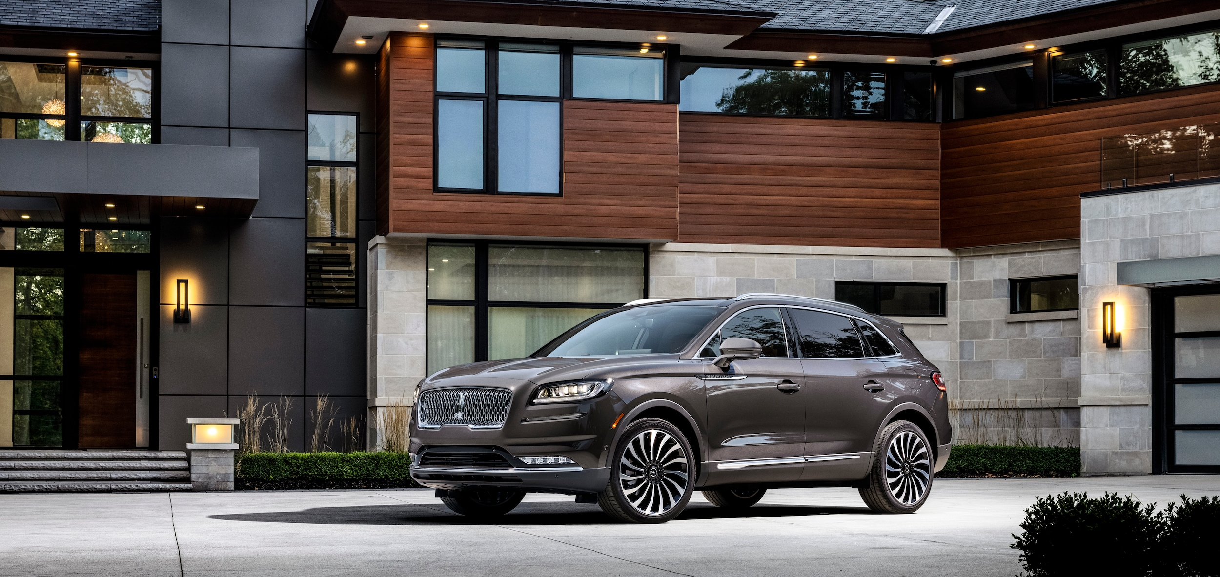 2022 Nautilus -dusk.jpg