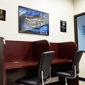 honda-premium-amenities-work-stations-car-dealership-evansville-indiana.jpg honda service center evansville work stations