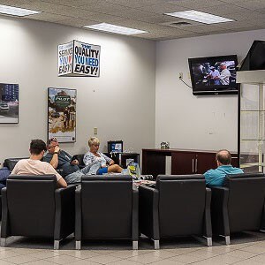honda-premium-amenities-comfortable-seating-customer-lounge-car-dealership-evansville-indiana.jpg honda service center evansville comfortable seating