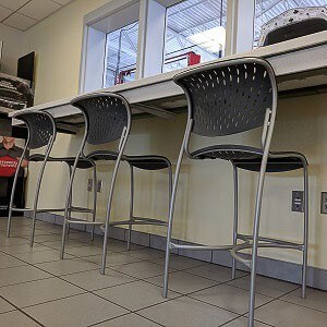 nissan-premium-amenities-work-stations-car-dealership-evansville-indiana.jpg