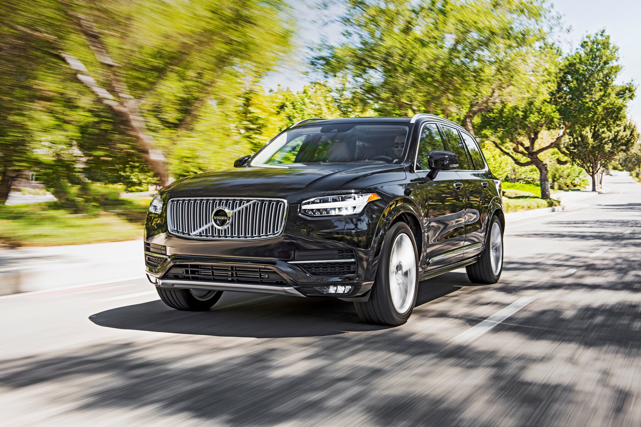 2016-Volvo-XC90-T6-AWD-Inscription-front-three-quarter-in-motion-02.jpg