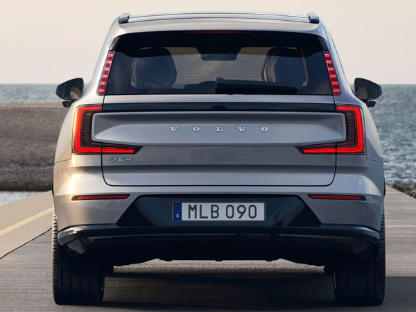 2025 Volvo EX90 Rear Angle