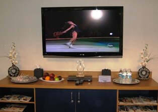 Customer Lounge w HDTV