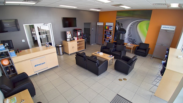 Quick Lane at Eau Claire Ford Lincoln Waiting Room 3W.jpg