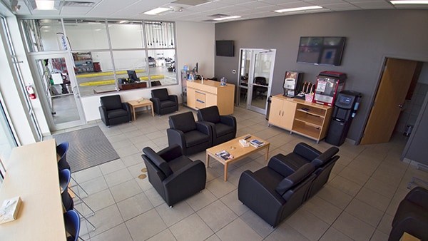 Quick Lane at Eau Claire Ford Lincoln Waiting Room 4W.jpg