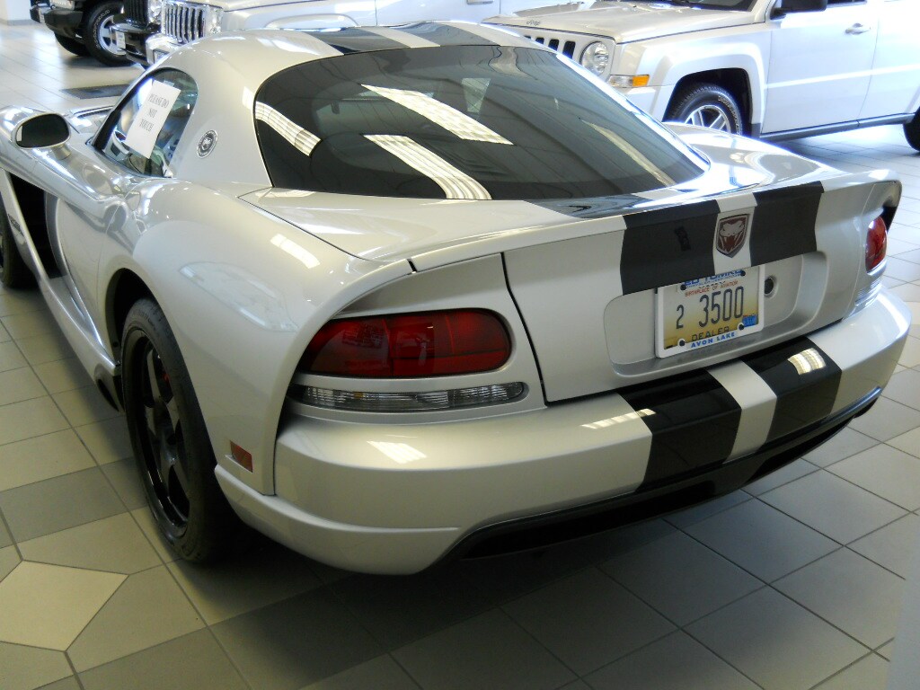 09 DODGE VIPER SILVER 003.jpg