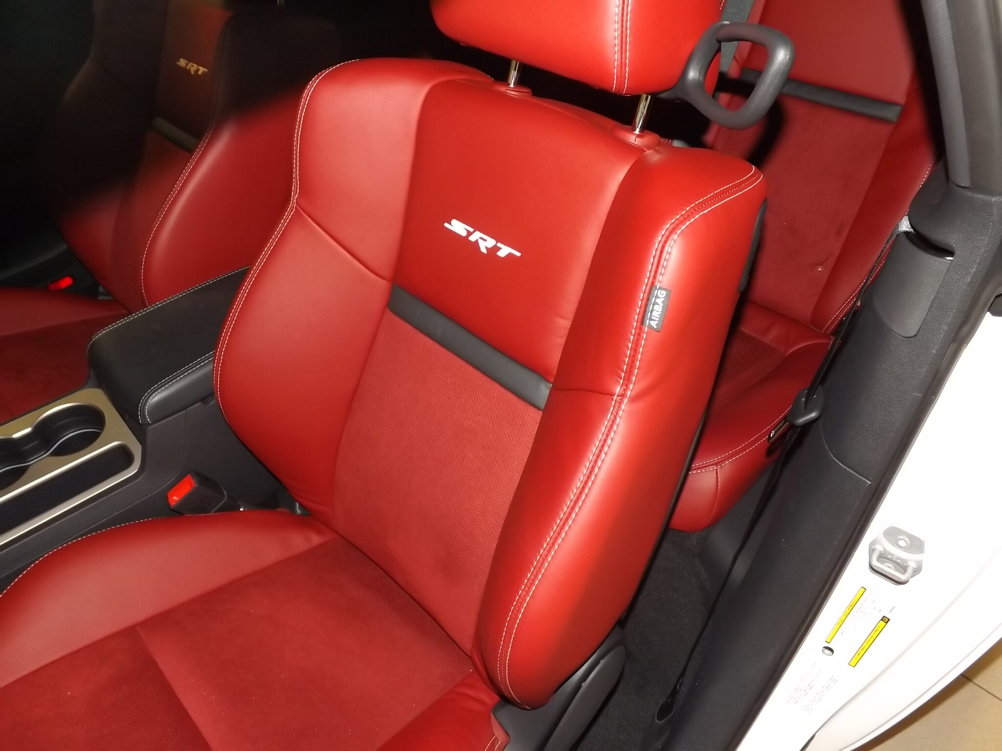 BLACK RT WHT STR 027.jpg